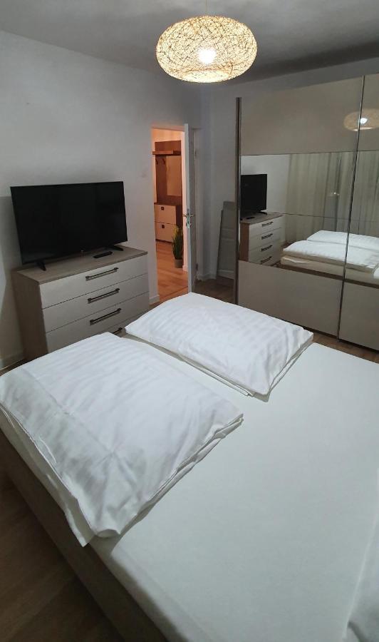 Rebecca Sweet Apartment Oradea Extérieur photo