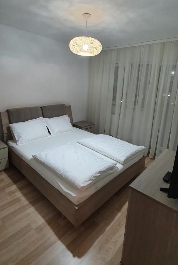 Rebecca Sweet Apartment Oradea Extérieur photo